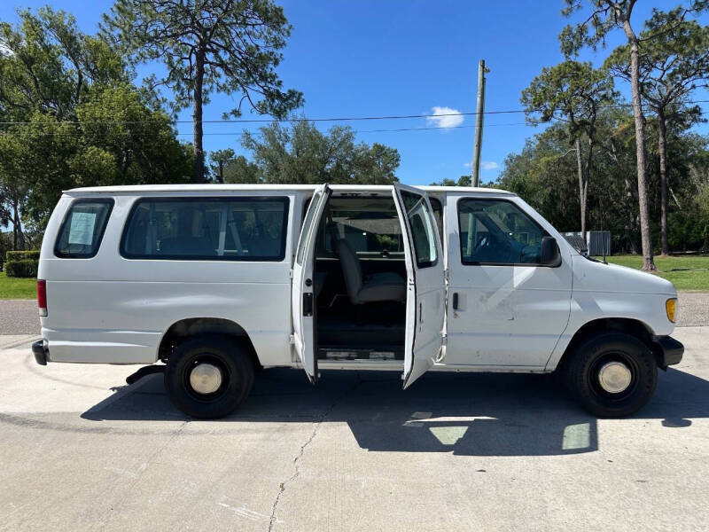 2003 Ford E-Series E-350 SD XLT