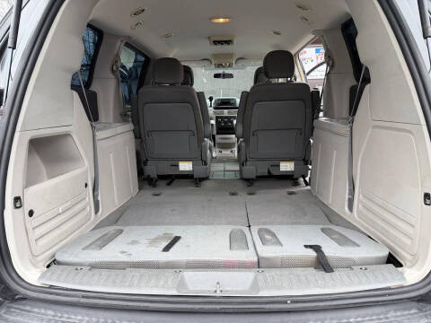 2012 Volkswagen Routan S