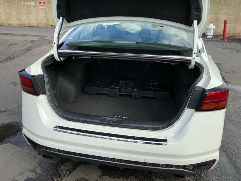 2022 Nissan Altima 2.0 SR