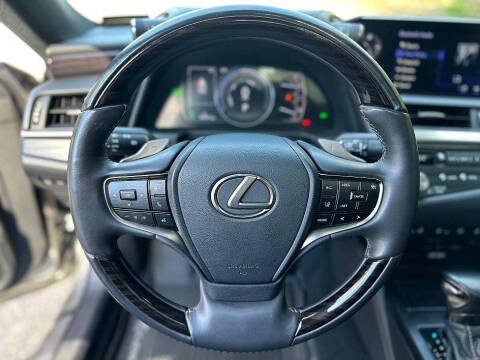 2021 Lexus ES 300h Ultra Luxury