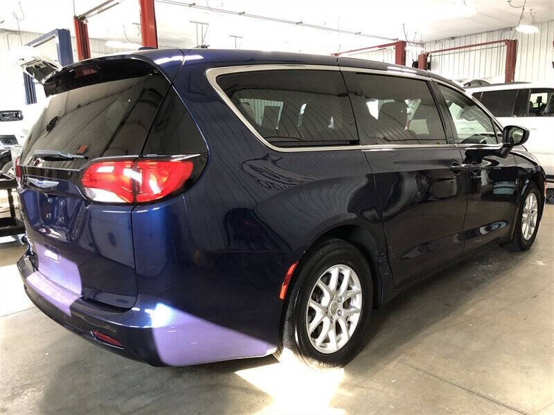 2020 Chrysler Voyager LX