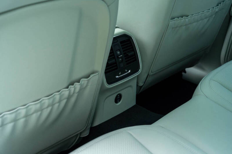 2025 Porsche Macan S