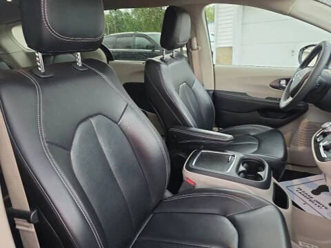 2023 Chrysler Pacifica Touring L