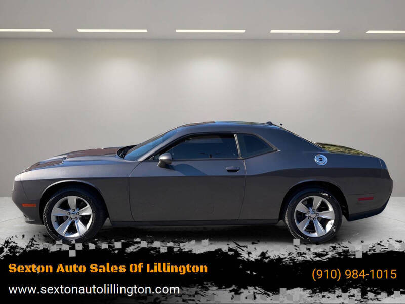 2016 Dodge Challenger SXT's photo