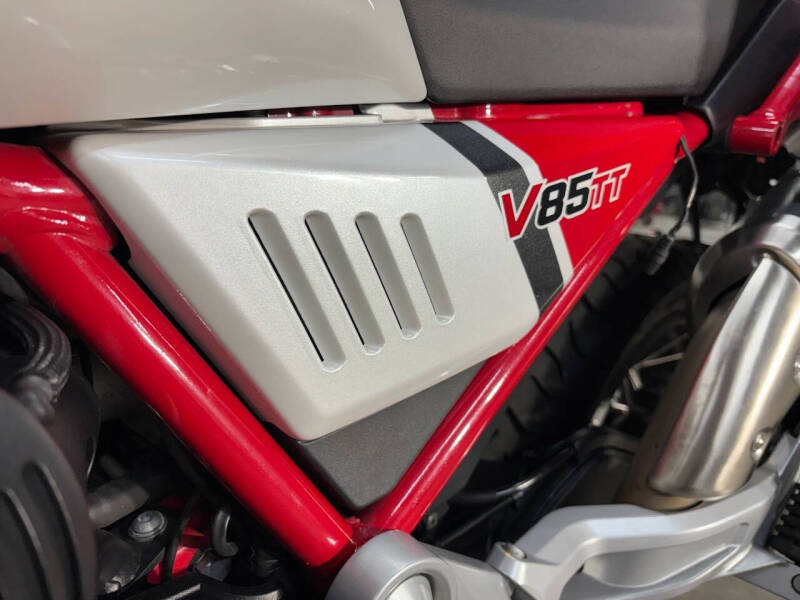 2020 Moto Guzzi V85TT