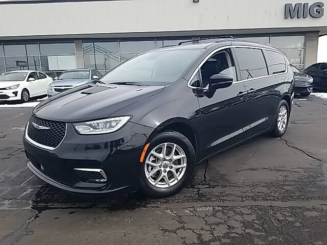 Used 2022 Chrysler Pacifica Touring L with VIN 2C4RC1BG8NR152779 for sale in Bellefontaine, OH