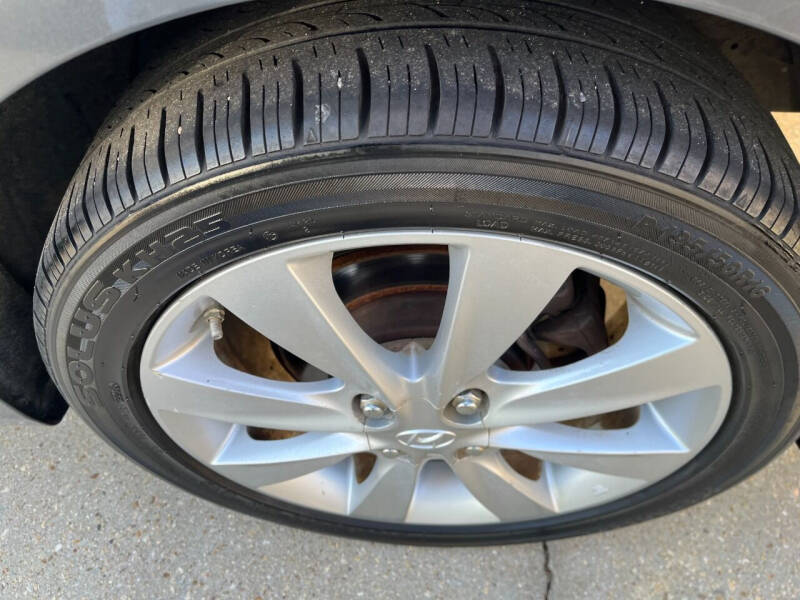 2012 Hyundai Accent GLS