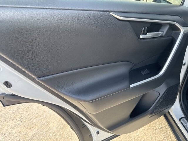 2023 Toyota RAV4 Hybrid SE