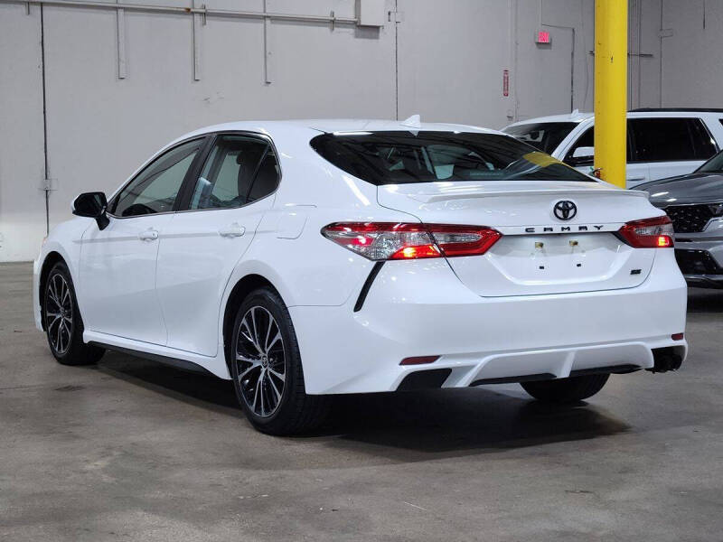 2020 Toyota Camry SE