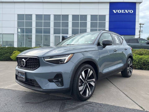 2023 Volvo XC40 B5 Ultimate Dark Theme