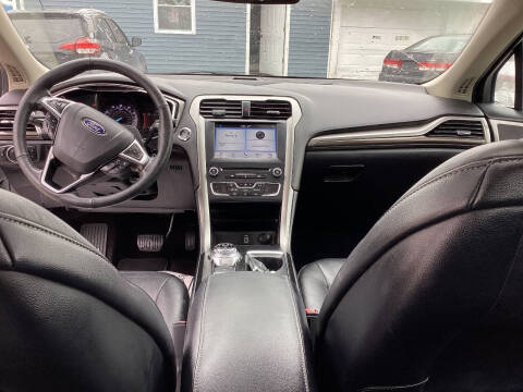 2017 Ford Fusion SE