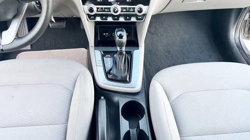 2020 Hyundai Elantra SE