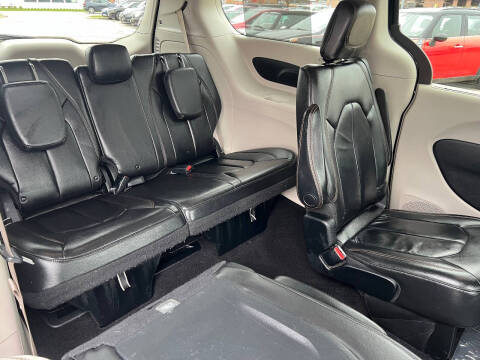 2017 Chrysler Pacifica Touring-L