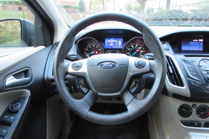 2013 Ford Focus SE photo 17