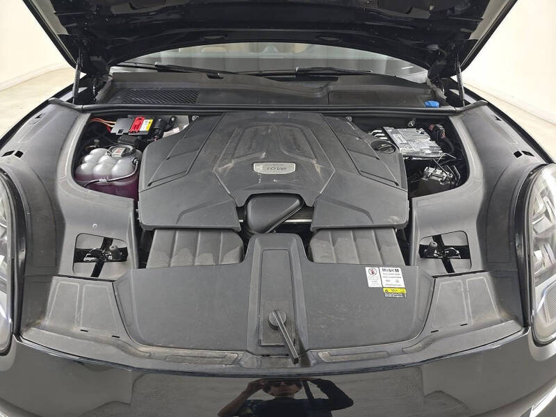 2022 Porsche Cayenne Platinum Edition