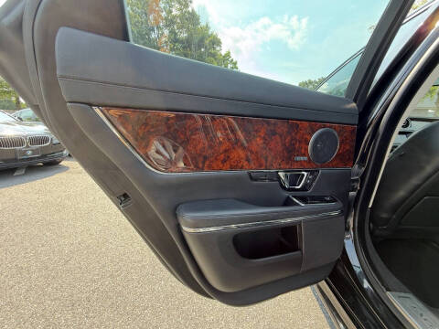 2016 Jaguar XJ R-Sport