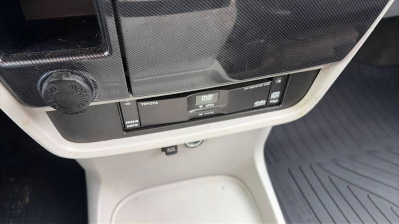 2012 Toyota Sienna SE 8-Passenger