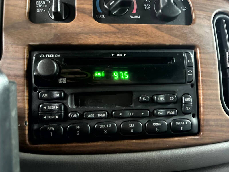 2002 Ford E-Series E-250 SD