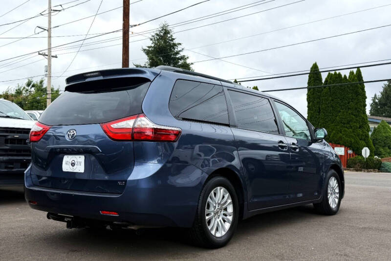 2016 Toyota Sienna XLE 8-Passenger