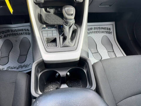 2021 Toyota RAV4 LE