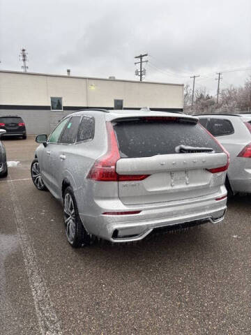 2025 Volvo XC60 B5 Plus Dark Theme