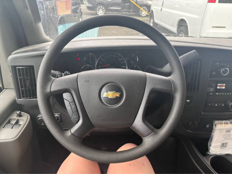 2025 Chevrolet Express 2500