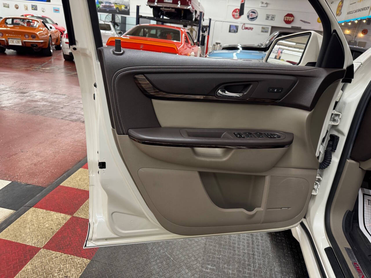 2014 GMC Acadia 30
