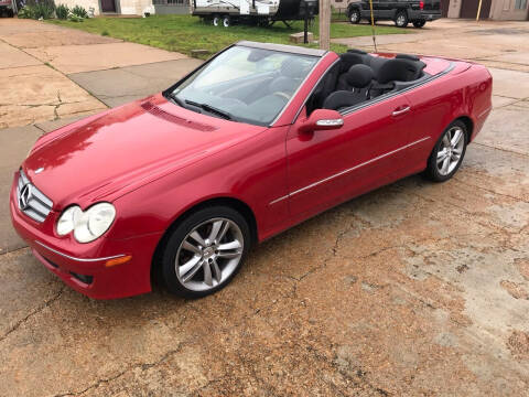 2006 Mercedes-Benz CLK for sale at Bogie's Motors in Saint Louis MO