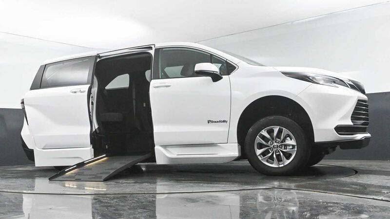 2025 Toyota Sienna LE 8-Passenger