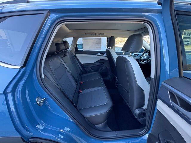 2025 Volkswagen Taos SE 4Motion