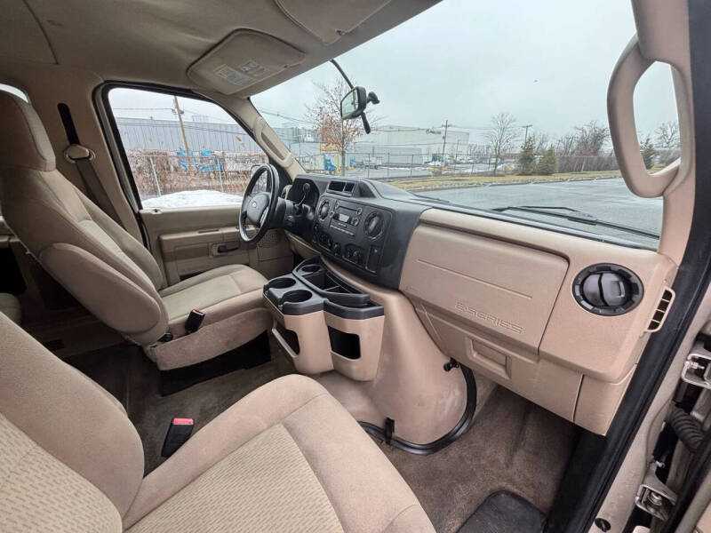 2013 Ford E-Series E-350 SD XLT