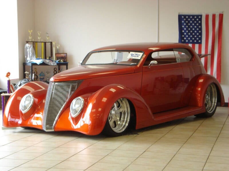 1937 Ford Deluxe
