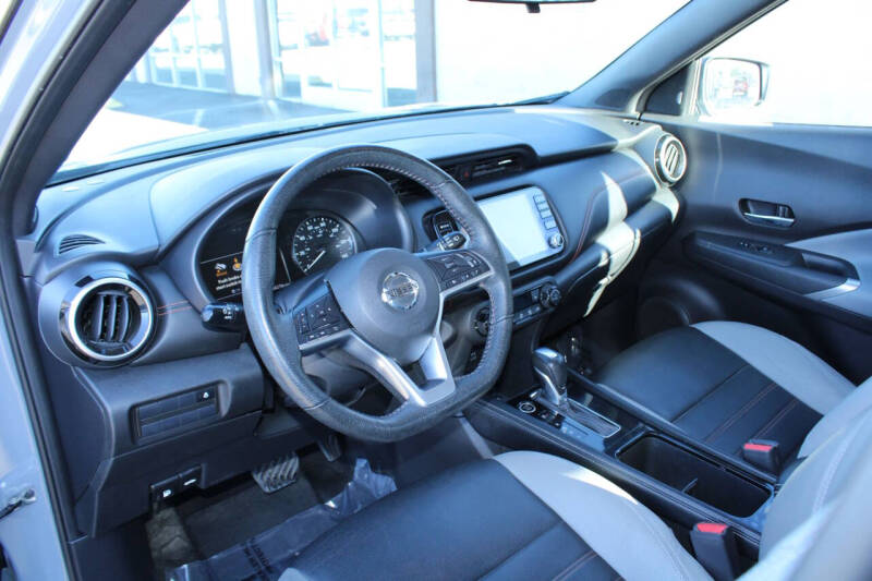 2021 Nissan Kicks SR