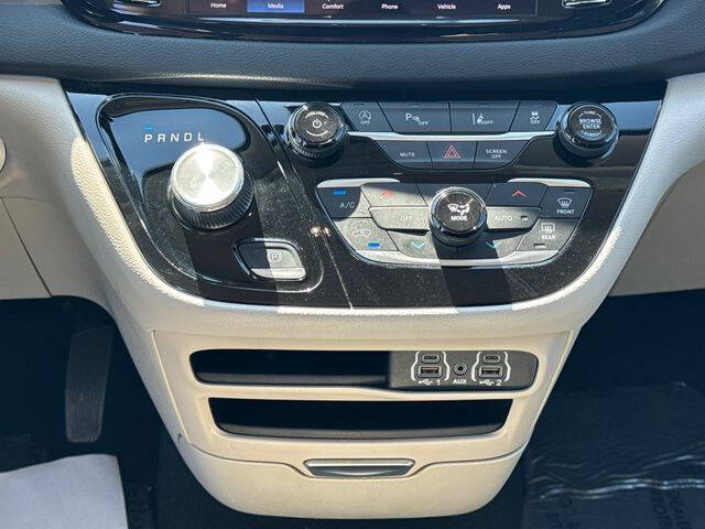 2023 Chrysler Pacifica Touring L