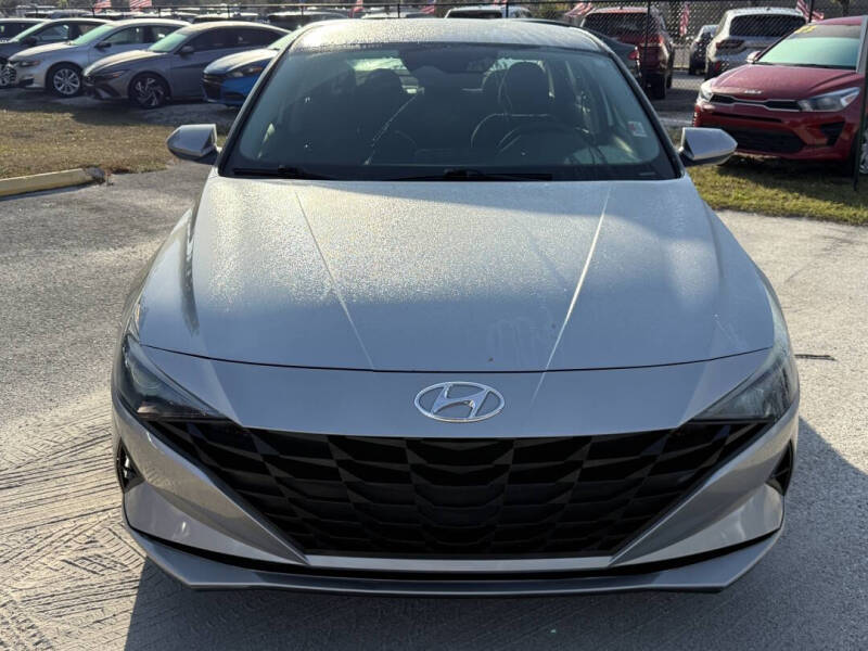 2022 Hyundai Elantra SE