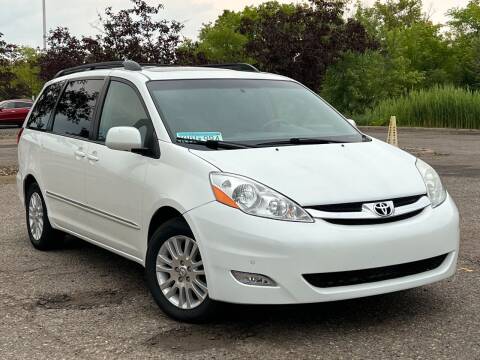 2010 Toyota Sienna for sale at DIRECT AUTO SALES in Maple Grove MN