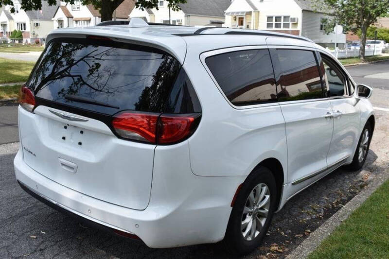 2024 Chrysler Pacifica Plug-In Hybrid Select