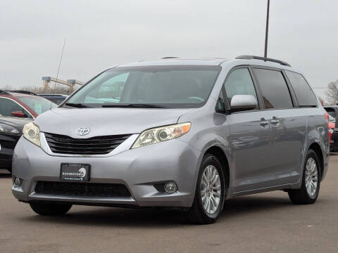 2014 Toyota Sienna XLE 7-Passenger Auto Access Seat