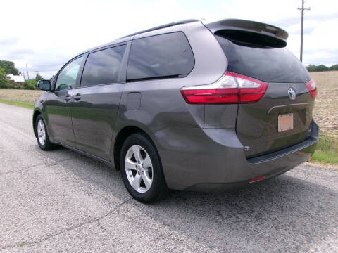 2016 Toyota Sienna LE 8-Passenger