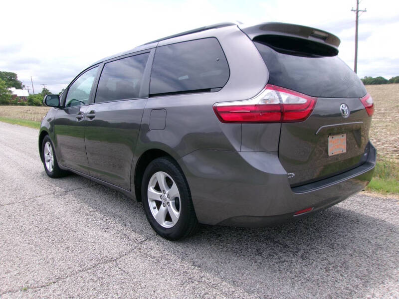 2016 Toyota Sienna LE 8-Passenger
