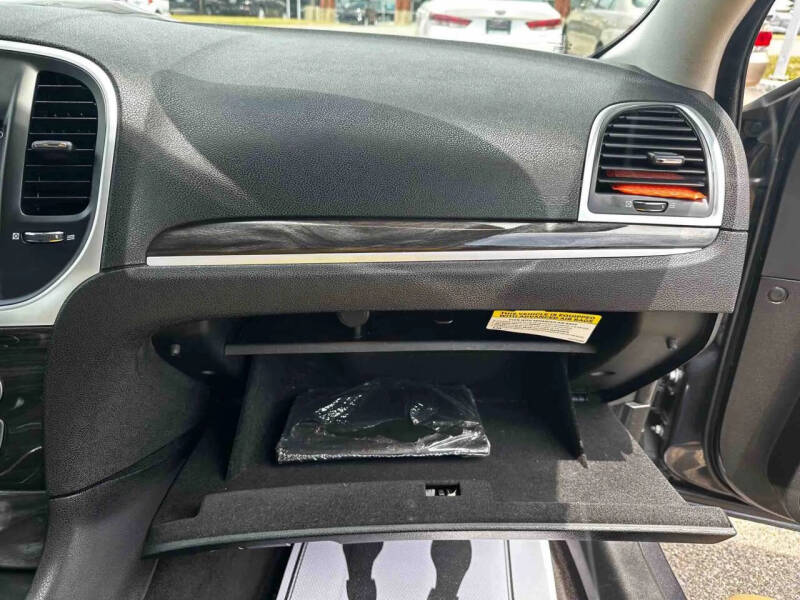 2018 Chrysler 300 Touring