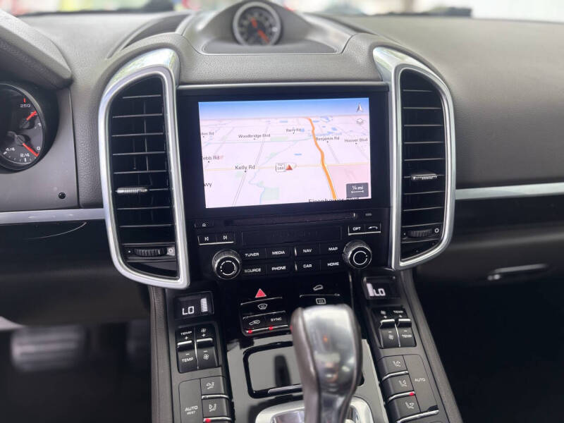 2017 Porsche Cayenne Platinum Edition