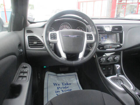 2013 Chrysler 200 Touring