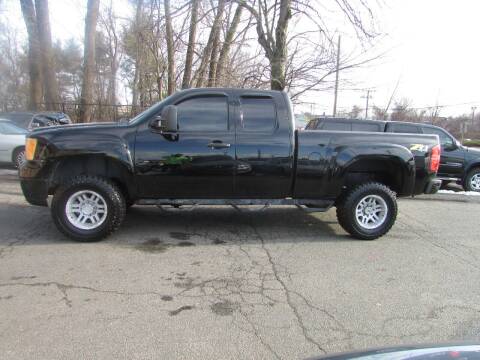 2007 GMC Sierra 2500HD for sale at Nutmeg Auto Wholesalers Inc in East Hartford CT