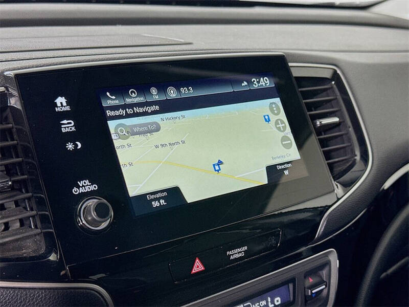 2019 Honda Pilot Touring w/Rear Captain's Chairs