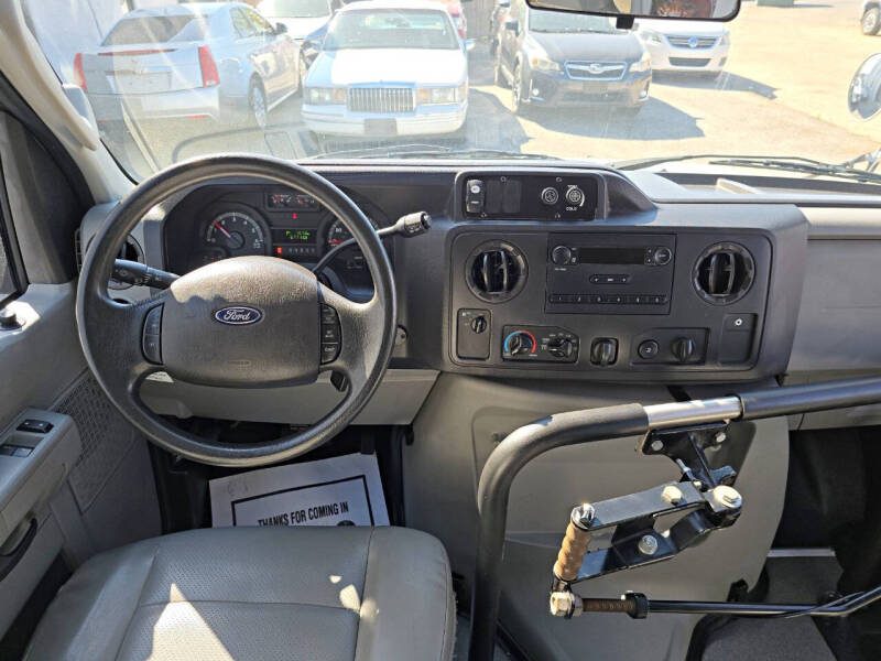 2013 Ford E-Series E-350 SD