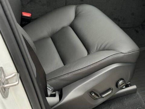 2025 Volvo XC90 T8 Plus Bright Theme 7P