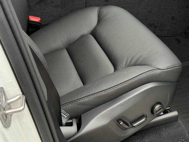 2025 Volvo XC90 T8 Plus Bright Theme 7P