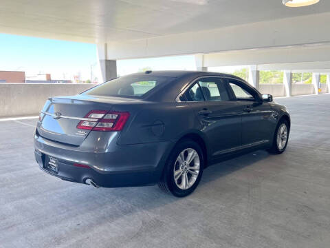 2018 Ford Taurus SEL