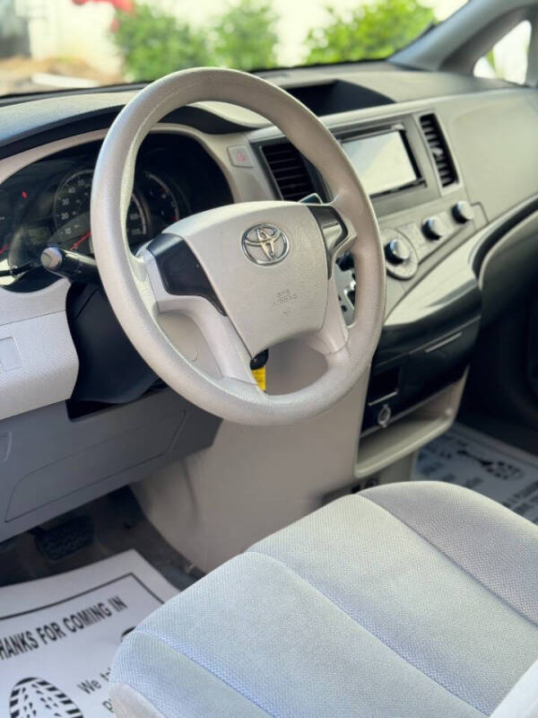2013 Toyota Sienna L 7-Passenger